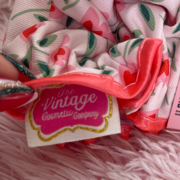 The Vintage Cosmetic Shower Cap - Picture 4 of 4